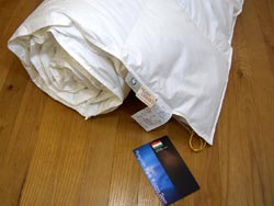 程よい厚さの羽毛肌掛けダウンケットが出来上がりました。