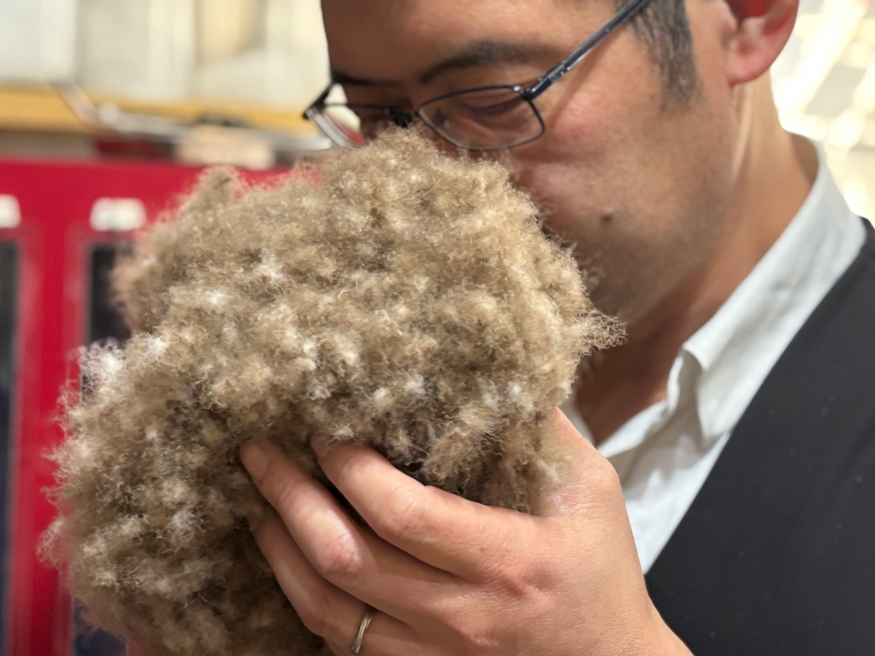 羽毛のにおいをかぎ分ける