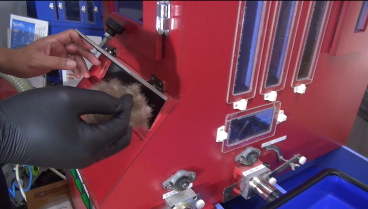 �A�C�_�[�̏d���𑪂�